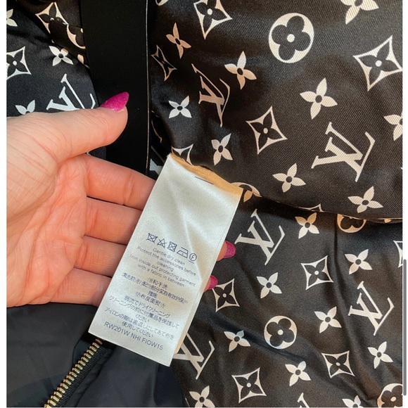 Louis Vuitton Belted Puffer Vest - Picture 4 of 4